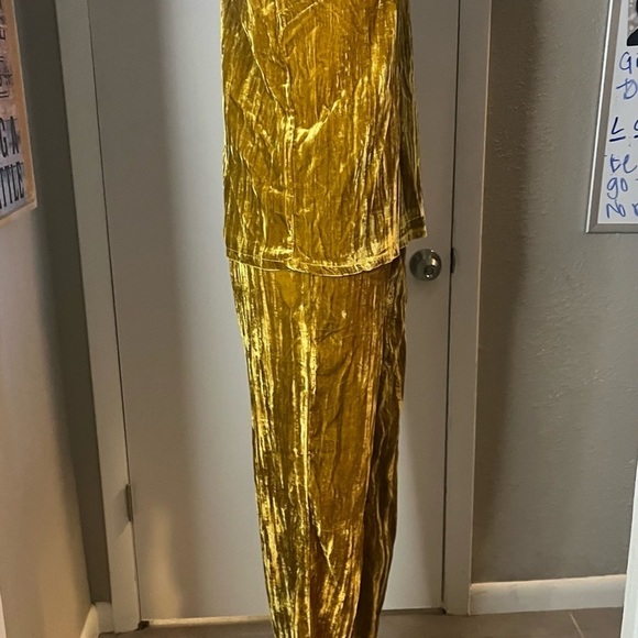 NWT Paparazzi Biz gold velvet pant suit blouse and pants - Picture 5 of 15